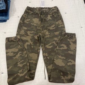 Womens American Eagle Size 00 Reg camo jeans